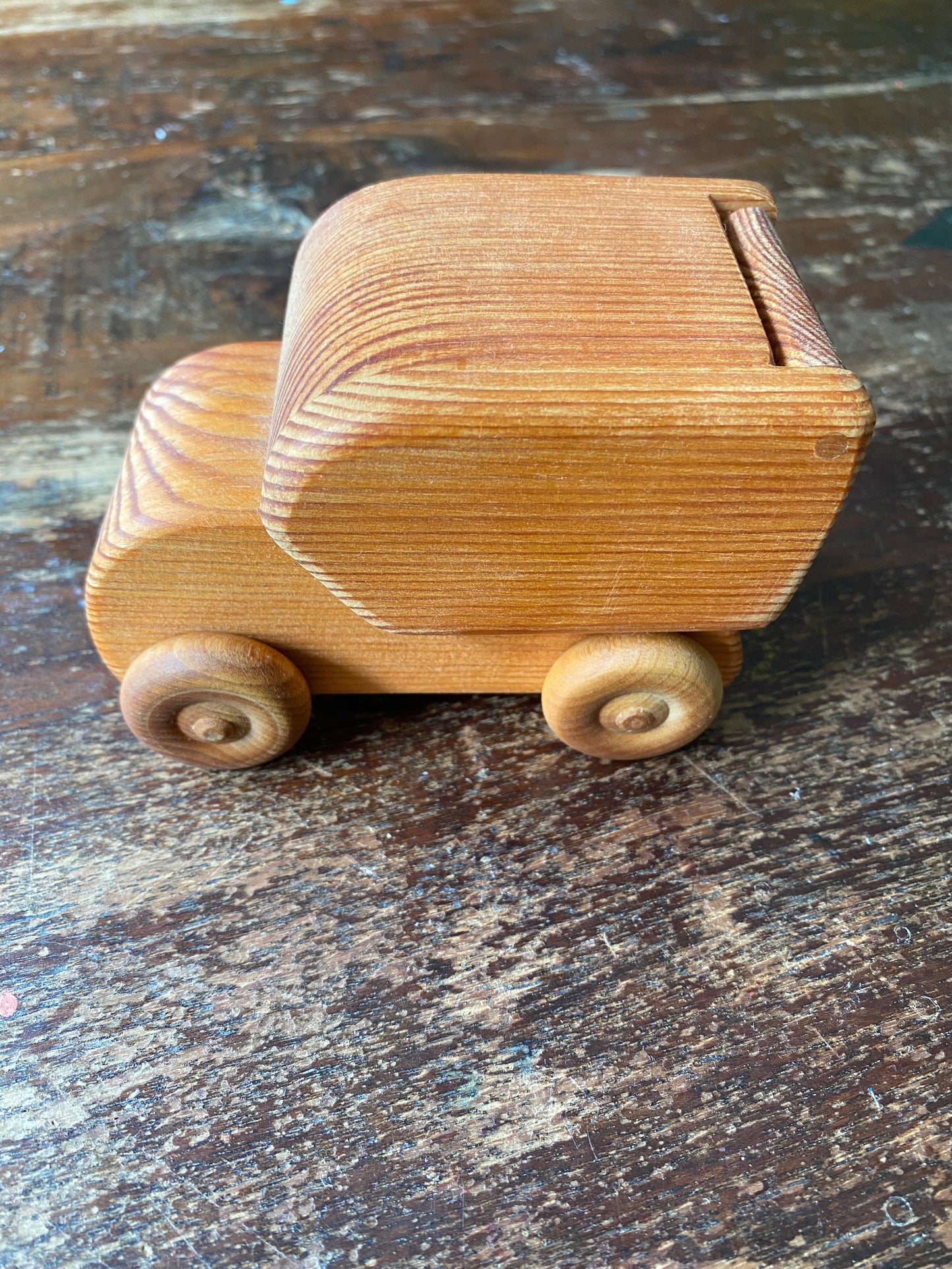 Handgemaakte houten bestelwagen Debresk/Telleby