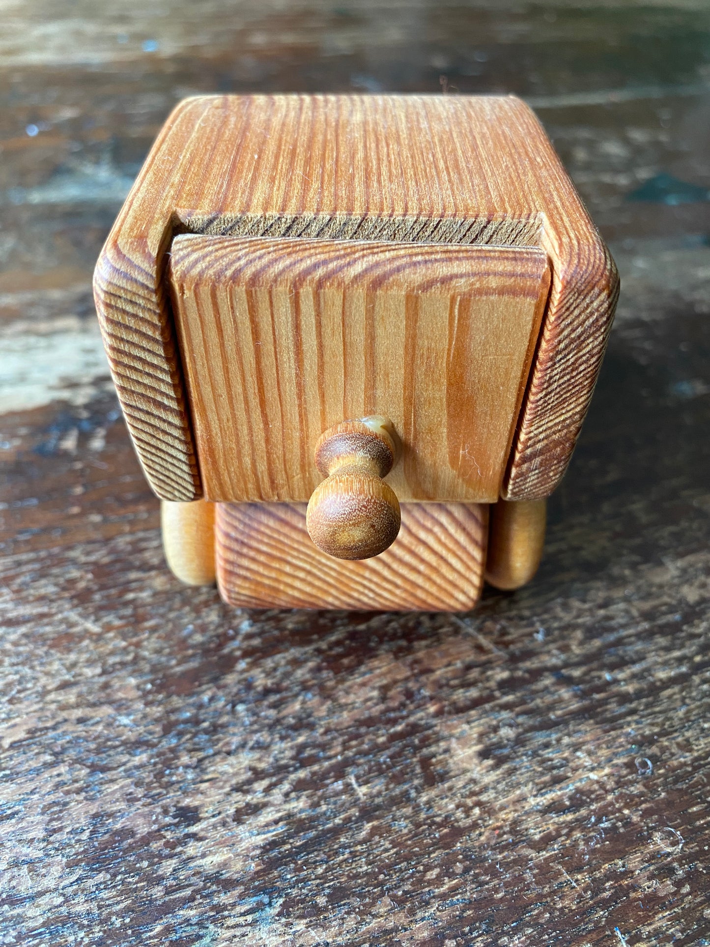 Handgemaakte houten bestelwagen Debresk/Telleby