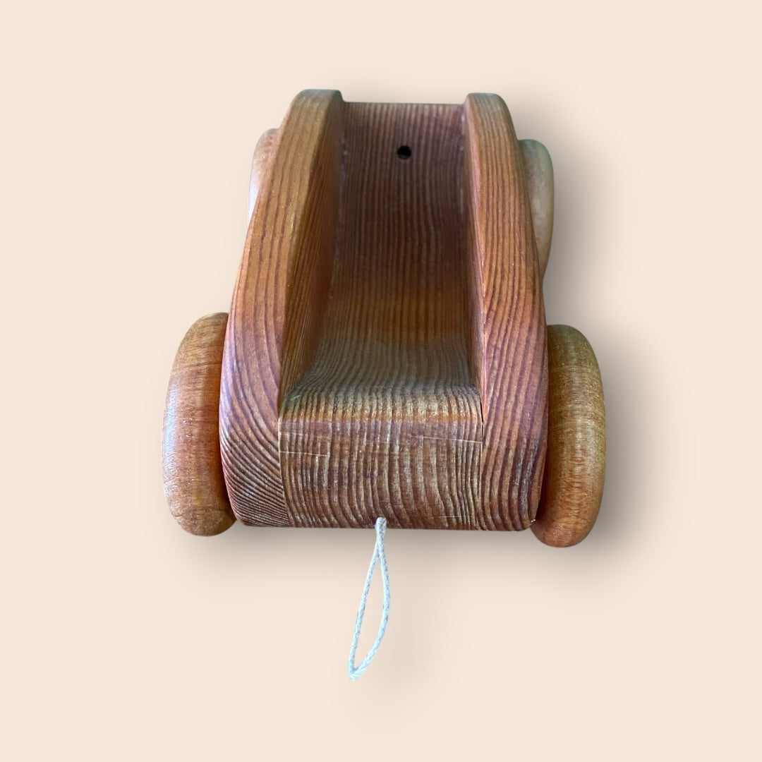 De Speelcirkel Debresk houten speelgoedtrein wagon met natuurlijk houtnerf design en trekkoord